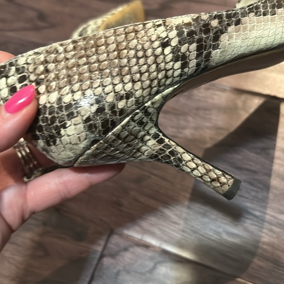 Anne Klein Snake Skin Heels Sz 7m - Picture 4 of 4